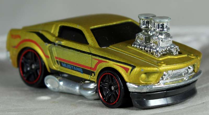 Hotwheels - 1968 Mustang DTX47 gold