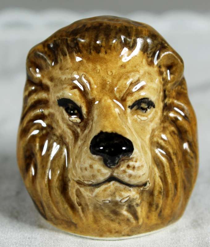 Sylvac thimble - Hand crafted lion