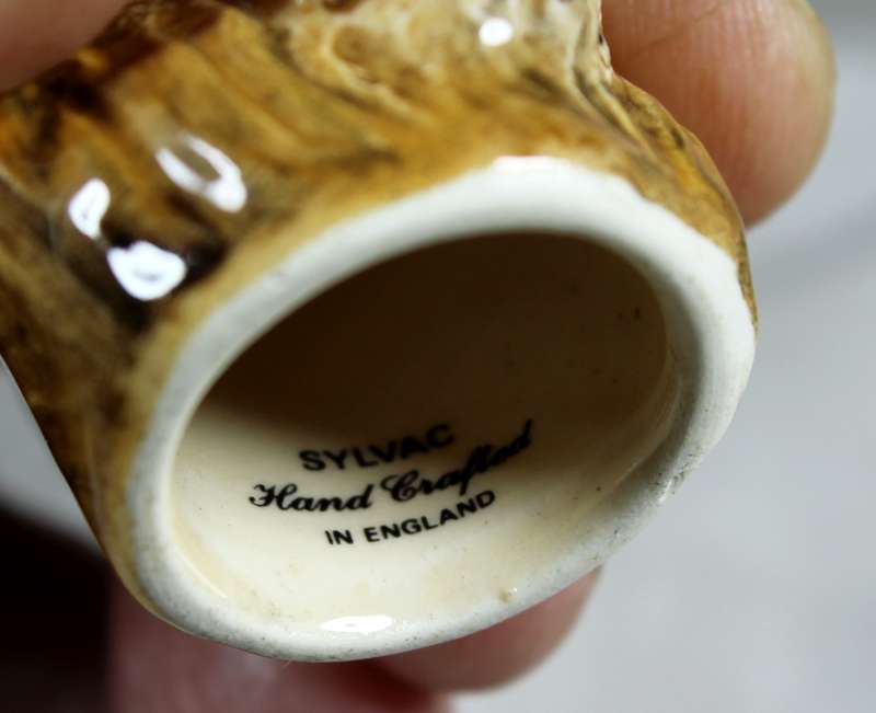 Sylvac thimble - Hand crafted lion