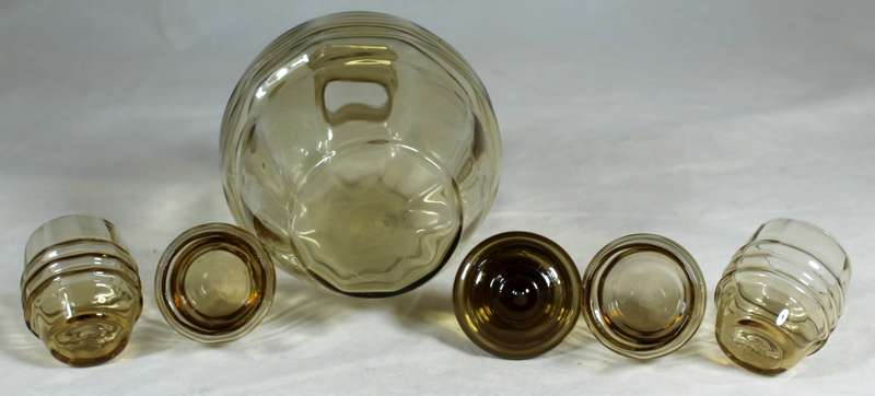 Smokey decanter with four shot glasses