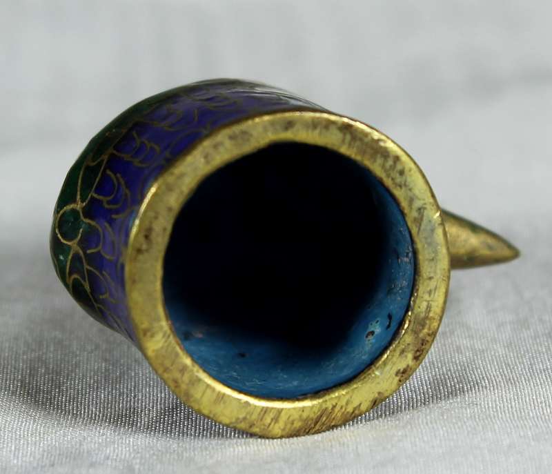 Cloisonne enameled thimble - Bird with beak