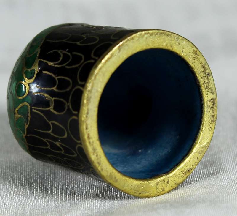 Cloisonne enameled thimble - Bird with beak