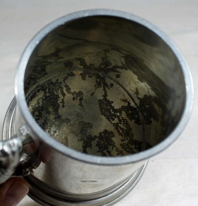 Metal tankard with lion handle