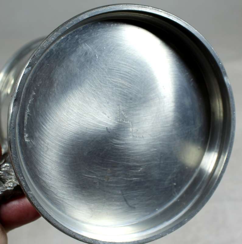 Metal tankard with lion handle