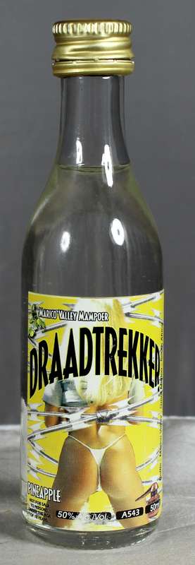 Empty liquor bottles - Draadtrekker