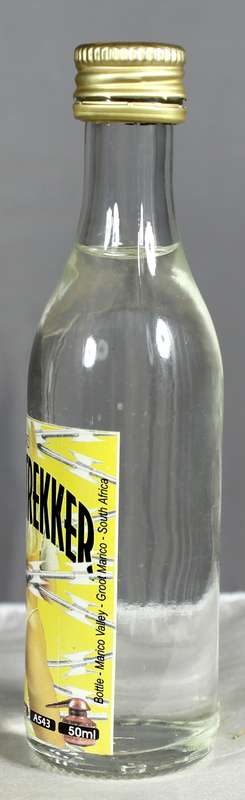 Empty liquor bottles - Draadtrekker