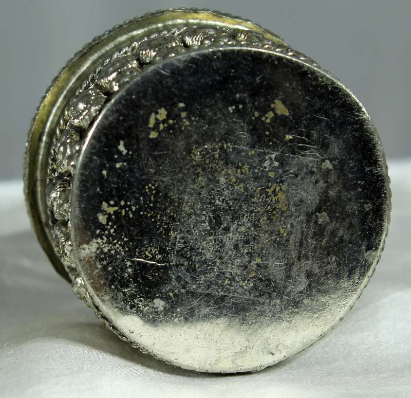 Semi precious stone and silver plated ring/pill box - sml