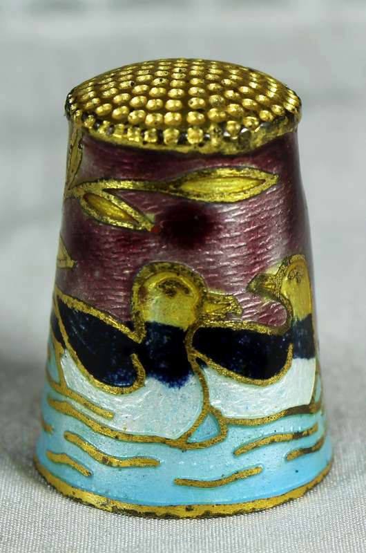 Cloisonne enameled thimble - pair of ducks