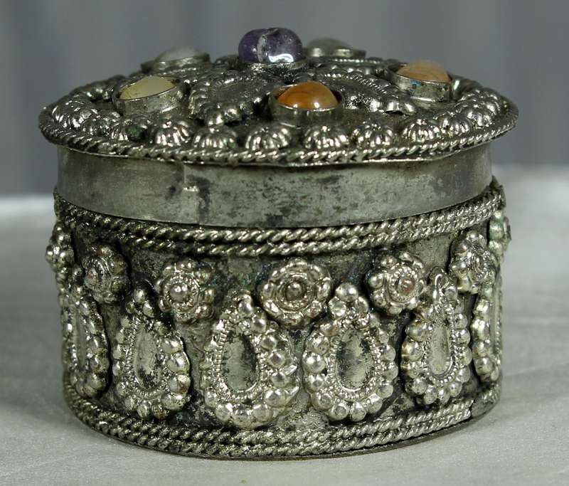 Semi precious stone and silver plated ring/pill box - med