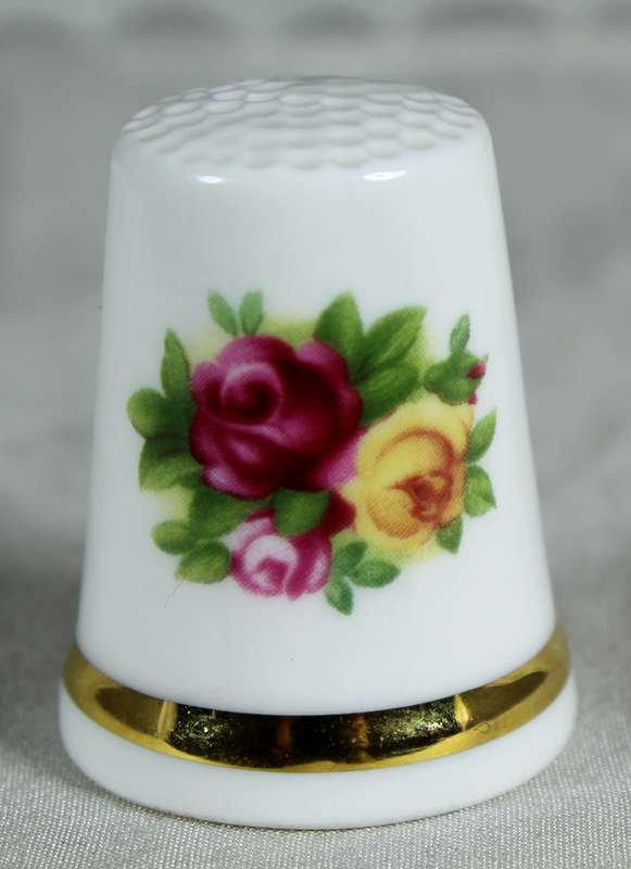 Royal Albert thimble - 1962 old country roses