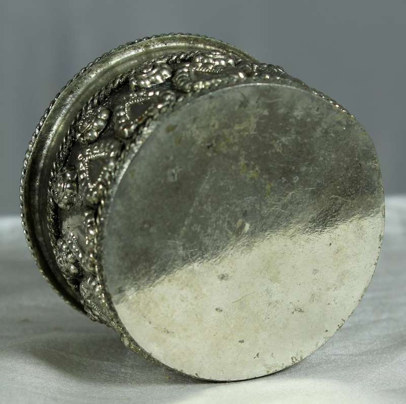 Semi precious stone and silver plated ring/pill box - med