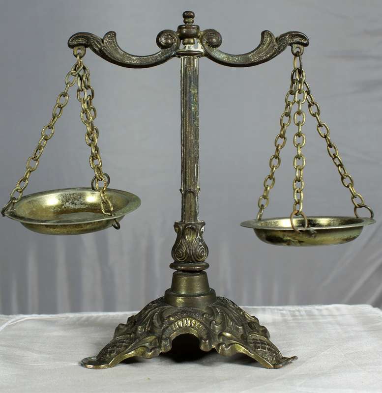 Medium vintage balance scale