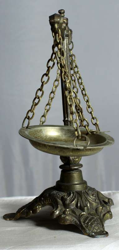 Medium vintage balance scale
