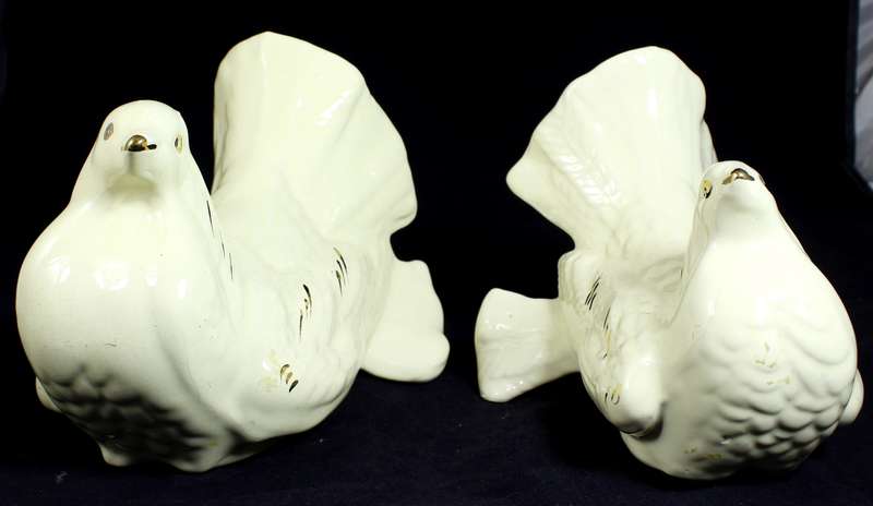 Pair of Large Creme & Gold Doves