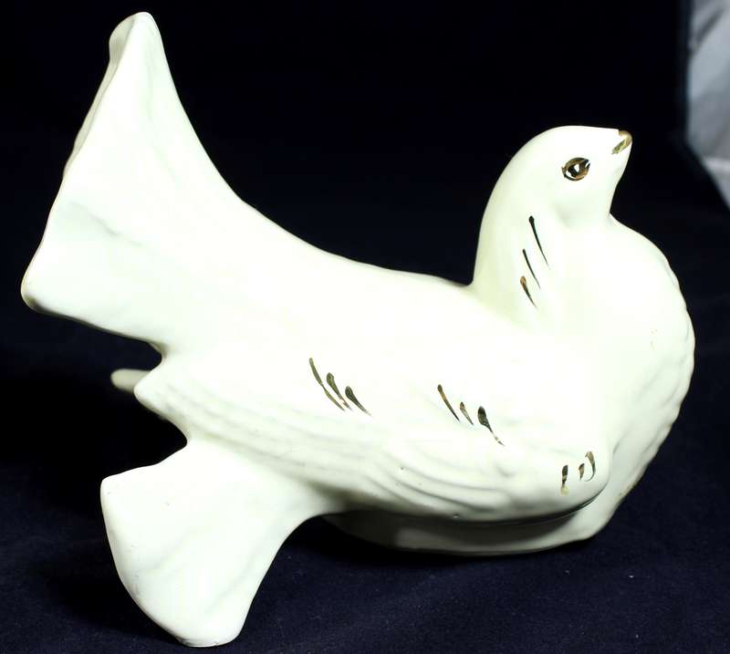 Pair of Large Creme & Gold Doves