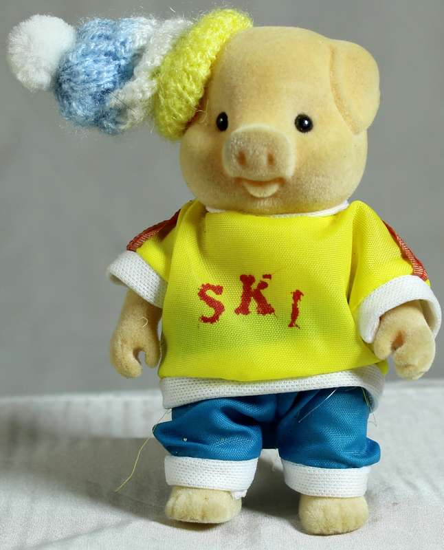 Sylvanian Families - Ski Pig With Hat