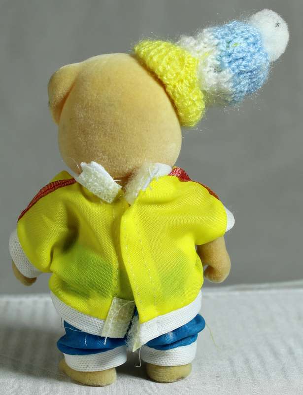 Sylvanian Families - Ski Pig With Hat