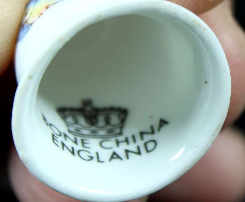 Porcelain Thimble - Crown - Blue Bird