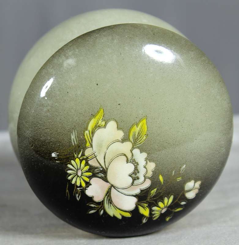 Small alabaster powder trinket box - Floral decoration on lid