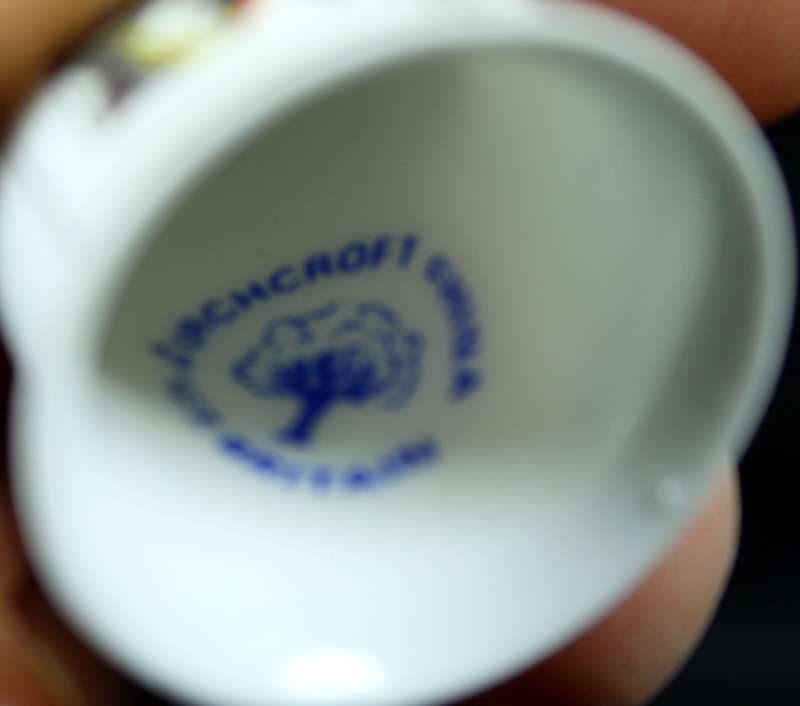 Porcelain Thimble - Birchcroft - Queen Of Spades