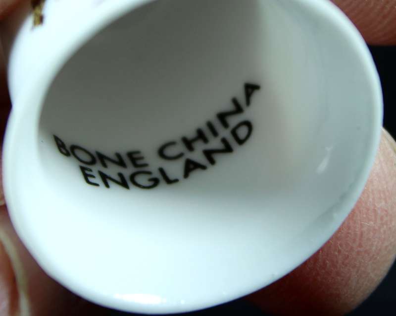 Porcelain Thimble - Royal Horse Guard