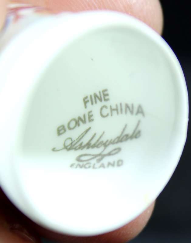 Porcelain Thimble - Ashleydale Blue Berries