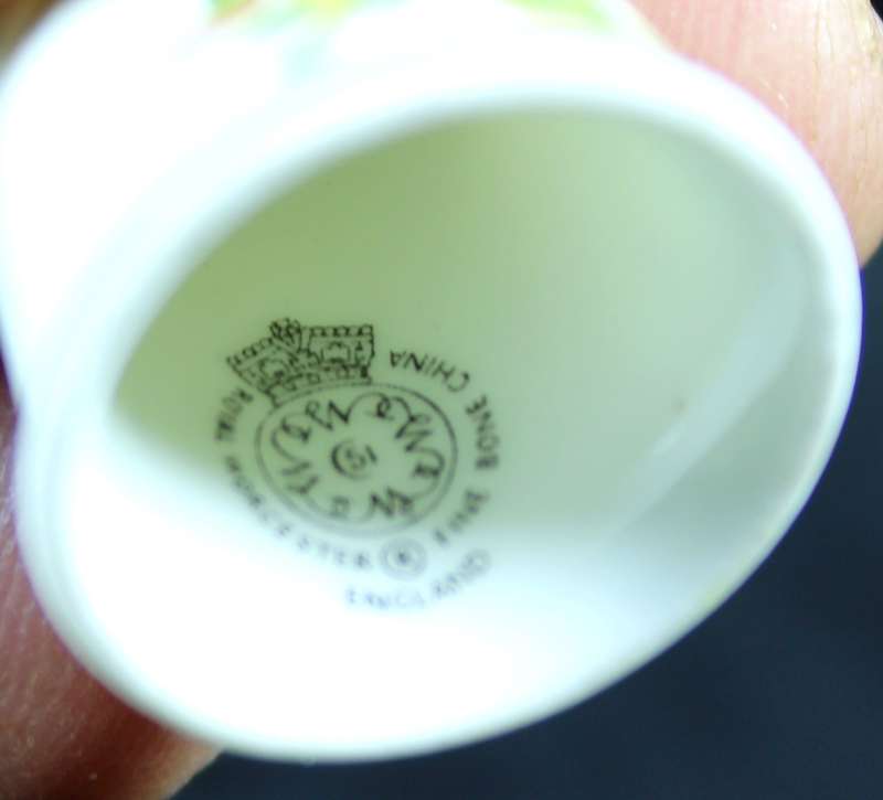 Porcelain Thimble - Royal Worchester - Bird on a Branch