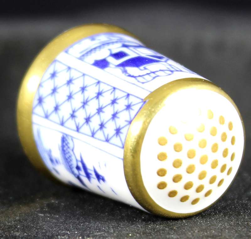 Porcelain Thimble - Royal Crown Derby XLVIII