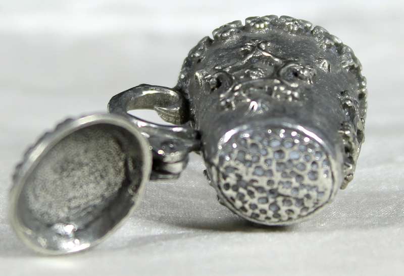 Metal thimble - tankard - embossed - lid functional