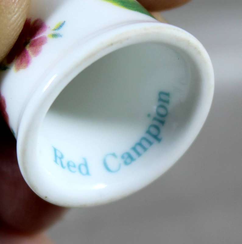 Porcelain Thimble - Coalport - Maroon Flowers