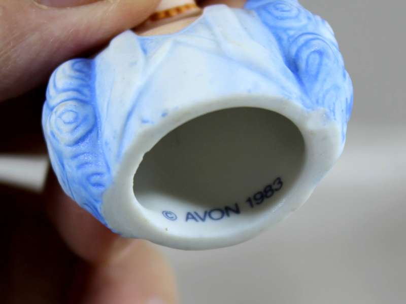 Avon American Fashion Lady Thimble