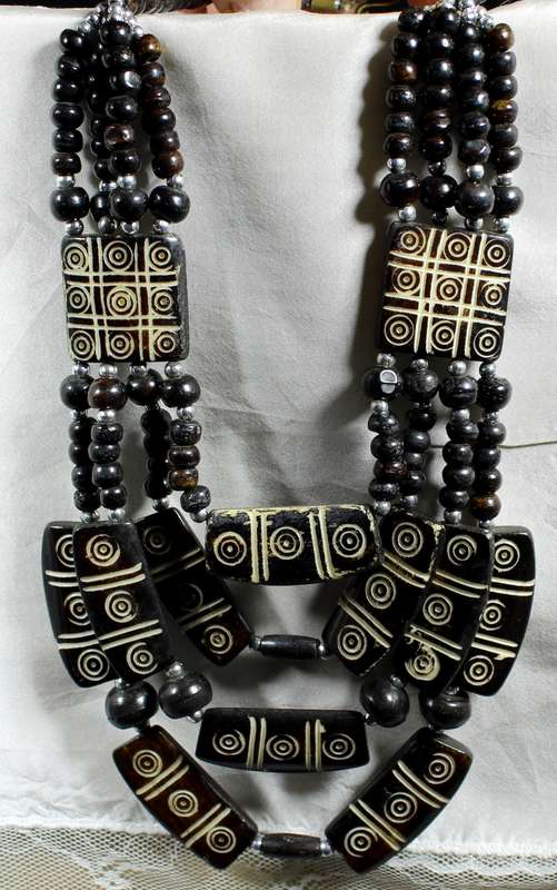 Costume Jewelry - Beaded Ethnic Necklace