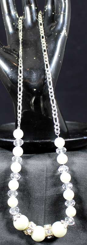 Costume Jewelry - Pearl Necklace