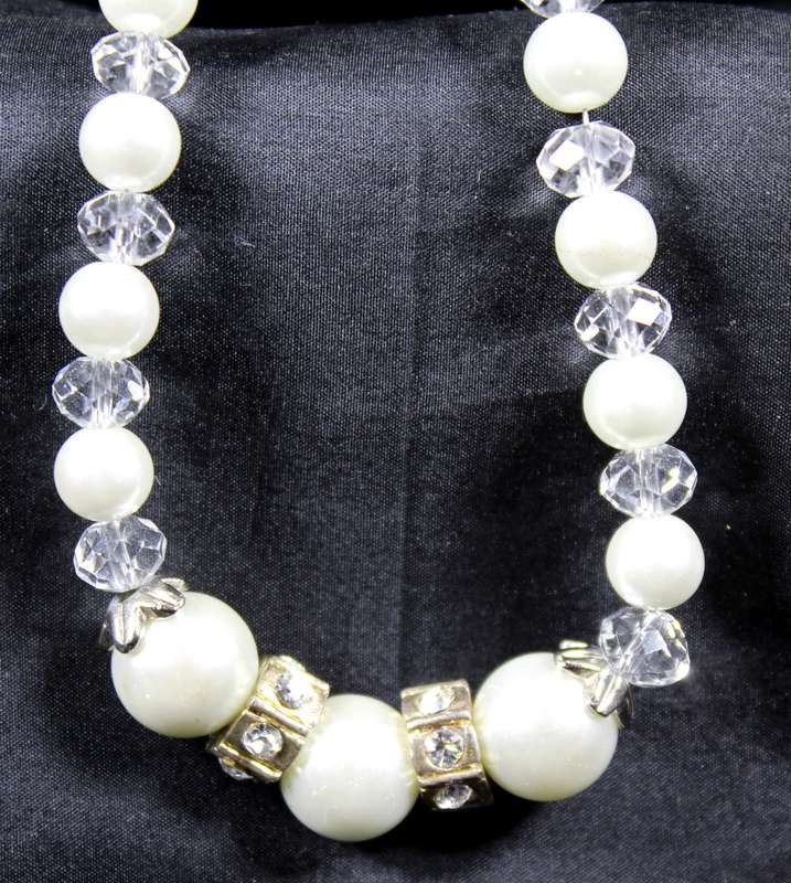 Costume Jewelry - Pearl Necklace