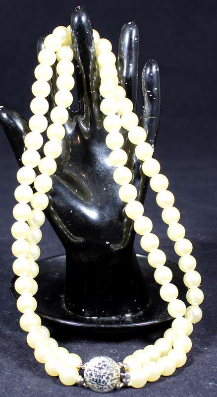 Costume Jewelry - Pearl Chocker