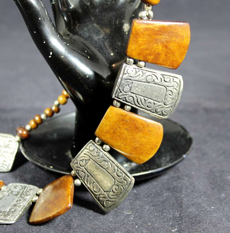 Costume Jewelry - Metal and Wood Ethnic Necklace