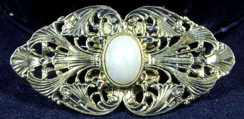 Costume Jewelry - Large Golden Clip-on Brooch with Pearl