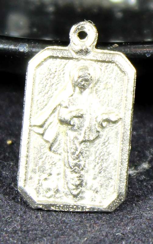 Costume Jewelry - Small Cross Pendant
