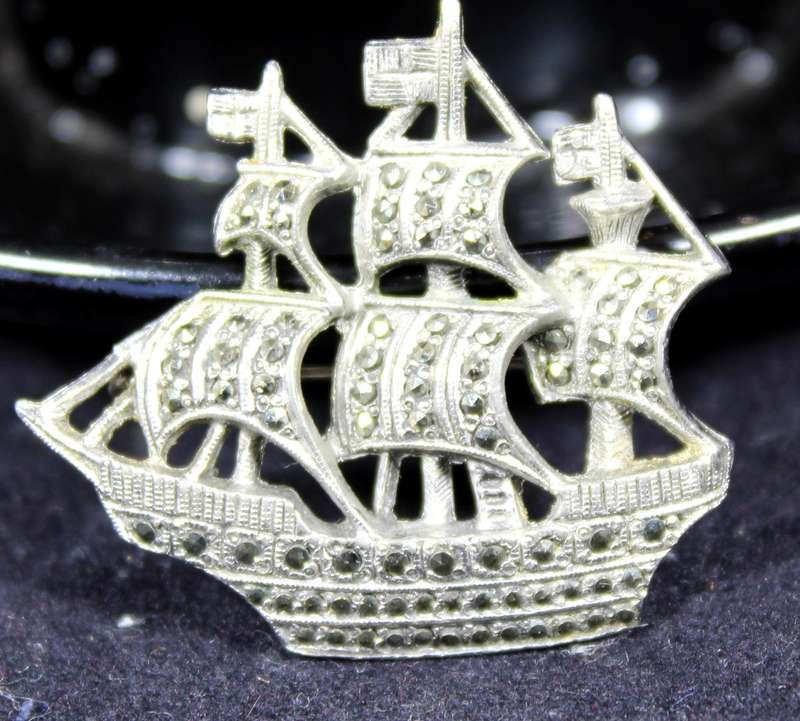 Costume Jewelry - Metal Sailing Ship Brooch with Diamante