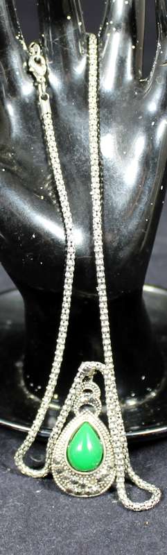 Costume Jewelry - Vintage Necklace with Semi-Precious Stone
