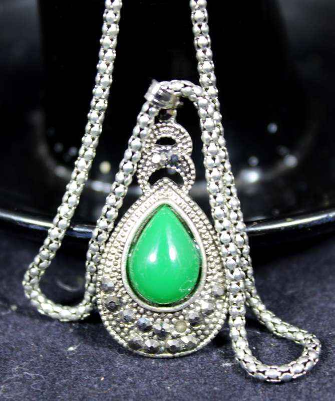Costume Jewelry - Vintage Necklace with Semi-Precious Stone