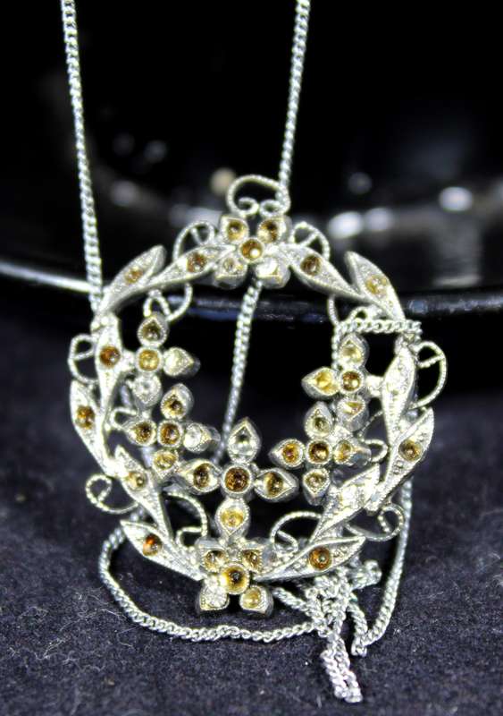 Costume Jewelry - Extremely Delicate Necklace with Diamante Wreath