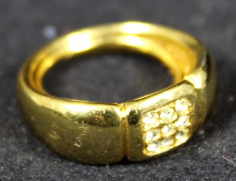 Costume Jewelry - Arina Paris Ring