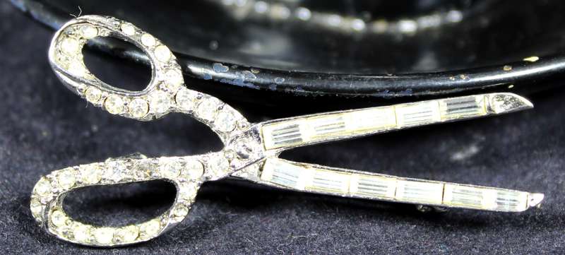 Costume jewelry - diamante scissors brooch
