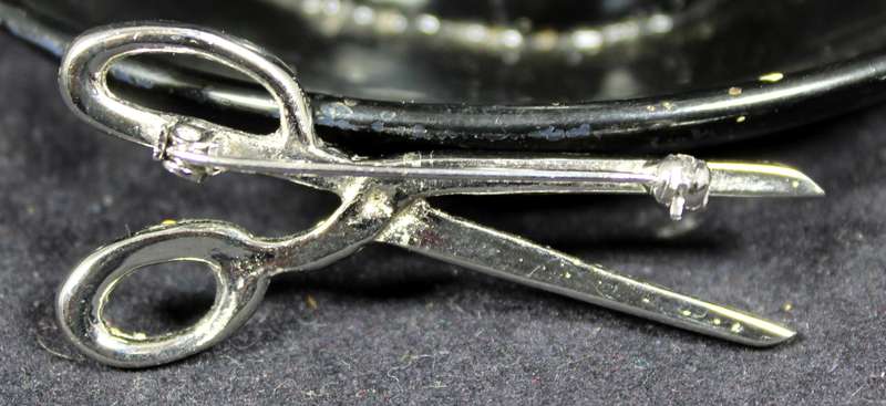 Costume jewelry - diamante scissors brooch