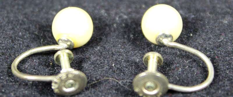 costume jewelry - Pearl screw-on earrings
