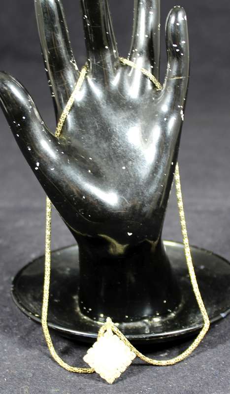 costume jewelry - necklace with pearl