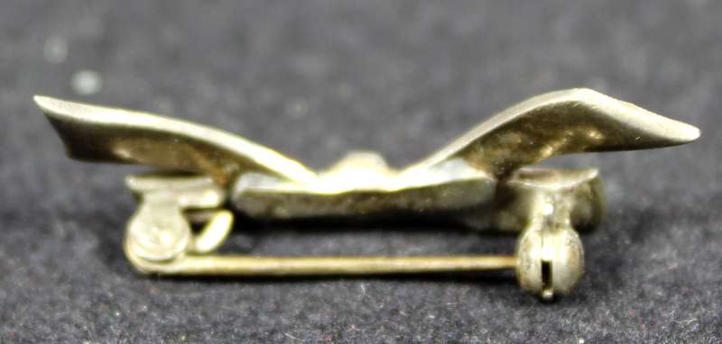 costume jewelry - bow-tie diamante brooch