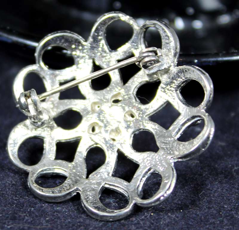 costume jewelry - silver brooch with pearl