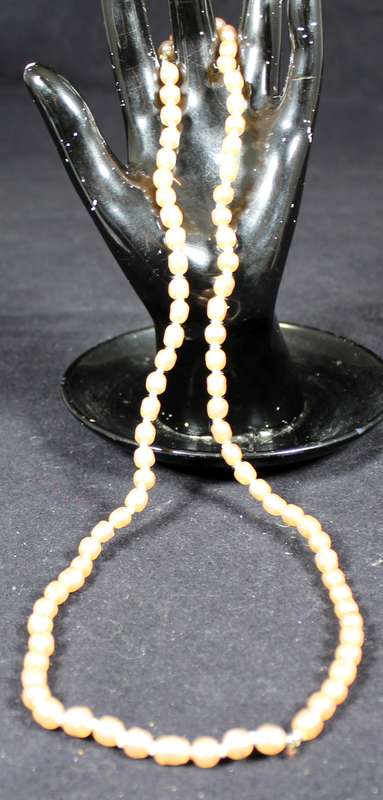 costume jewelry - beaded necklace